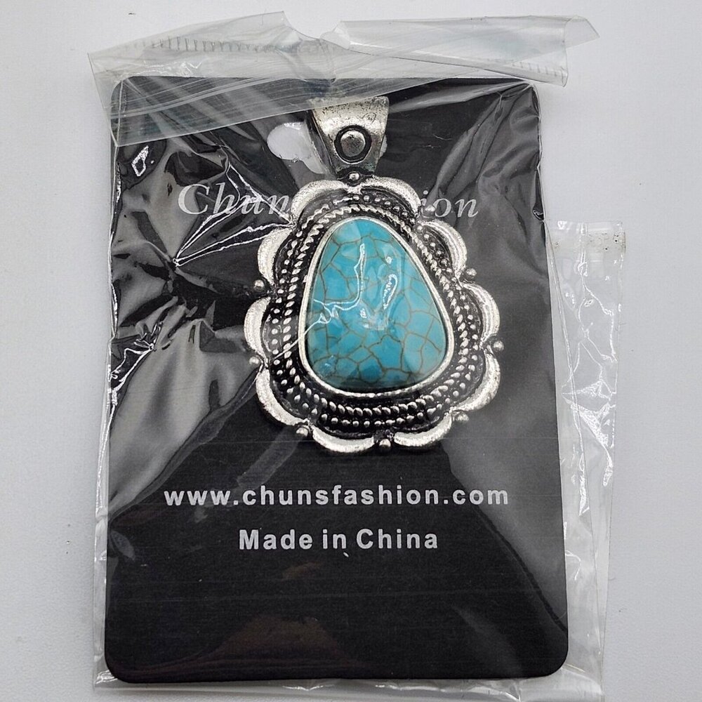 Nwt Faux Turquoise Silver Tone Southwestern Style Pendant Chuns Fashion - Picture 4 of 4